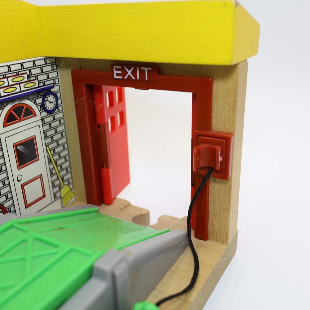 FLAWS** Thomas & Friends Wooden Railway Sodor Service Station Petrol Gas